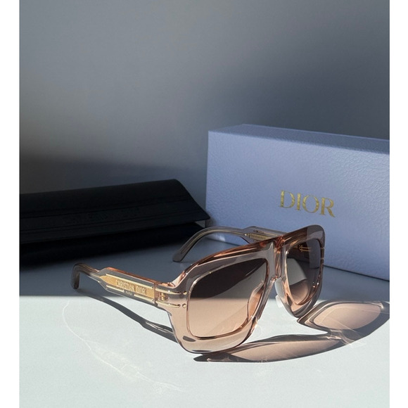 NEW Dior Signature M1U Mask Sunglasses in Pink Transparent - Picture 2 of 8